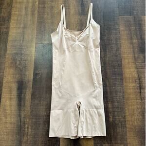 The Spanx Everybody Shape Enhancing Seamless Short Mid Thigh Bodysuit Size XL